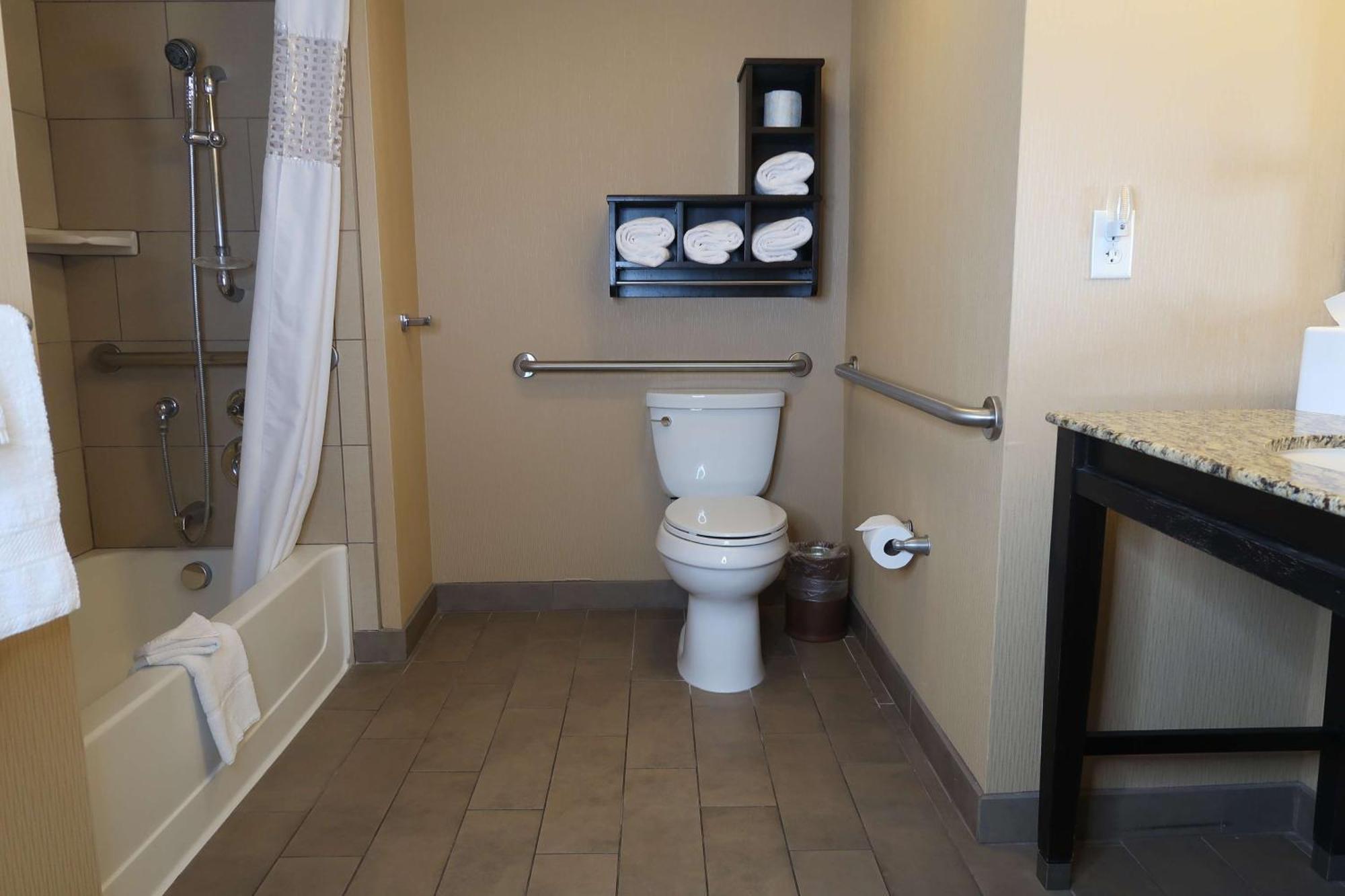 Hampton Inn & Suites Salinas Exteriér fotografie