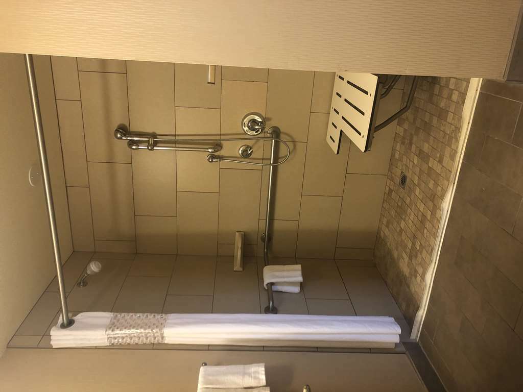 Hampton Inn & Suites Salinas Pokoj fotografie